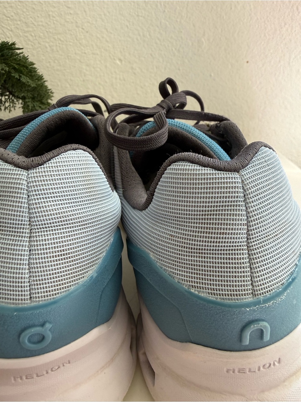 On cloudstratus Women size 8 Sky Blue and  yellow  Running Shoes - Picture 11 of 16